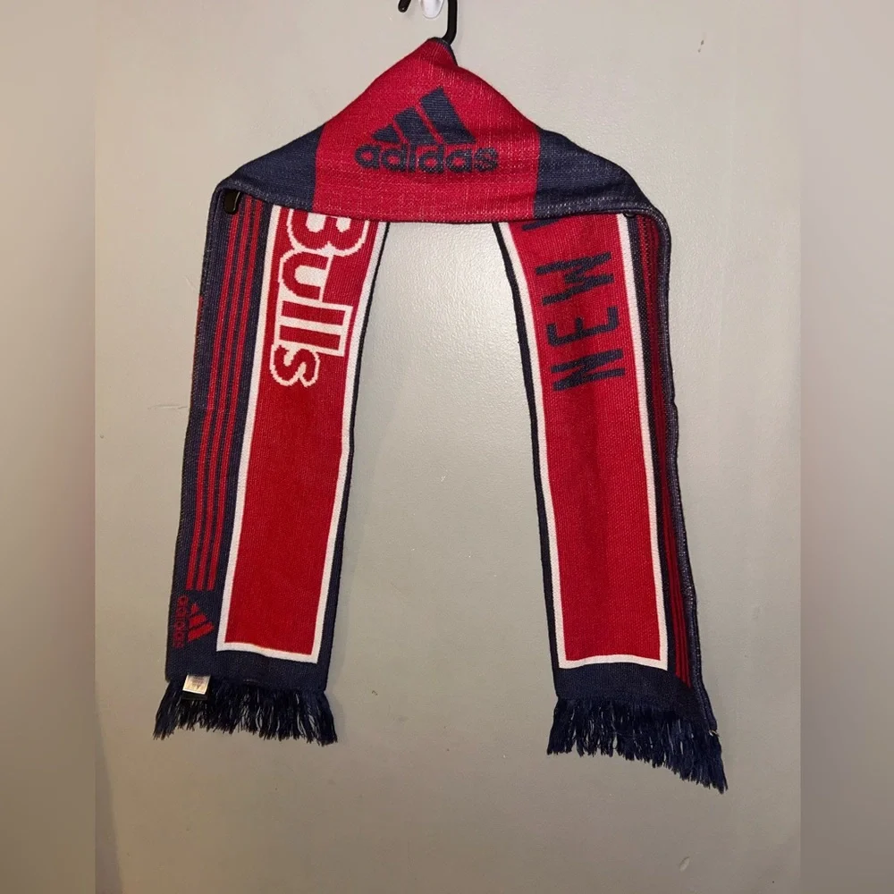 New York Red Bulls Soccer Scarf - red/navy branded fringed